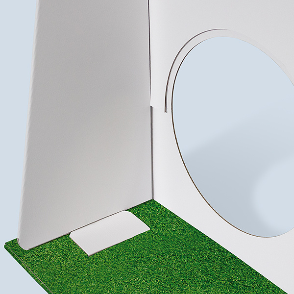 Détail de l’assemblage du Mur de but au motif football