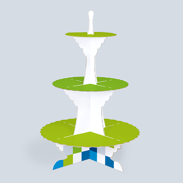 Dreistufige Etagere Karton mit grünen Ablageflächen und weissem Steckgestell