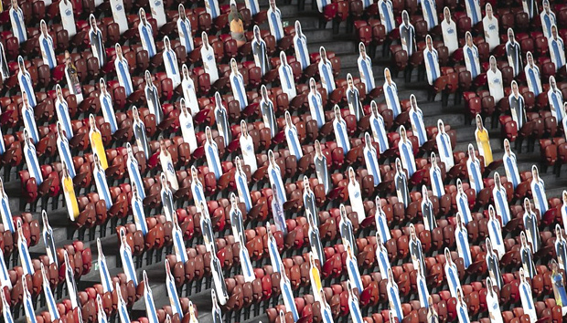 Silhouettes en carton lors des matchs du GC durant la pandémie de 2020