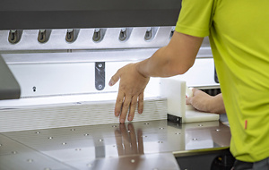 Flyerline Schneidemaschine